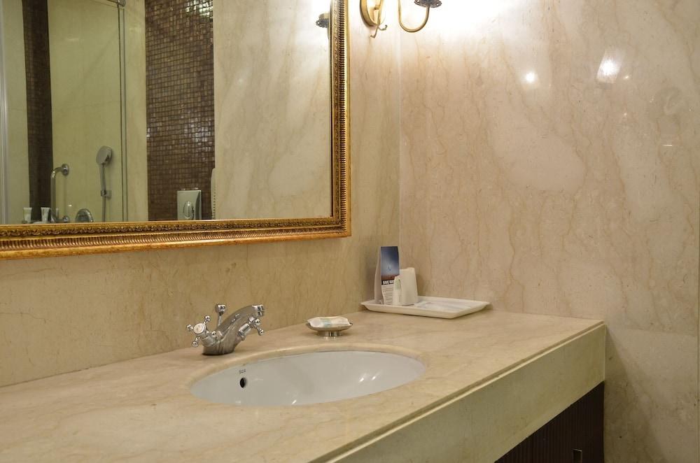 Country Inn & Suites by Radisson, Delhi Satbari photo 2