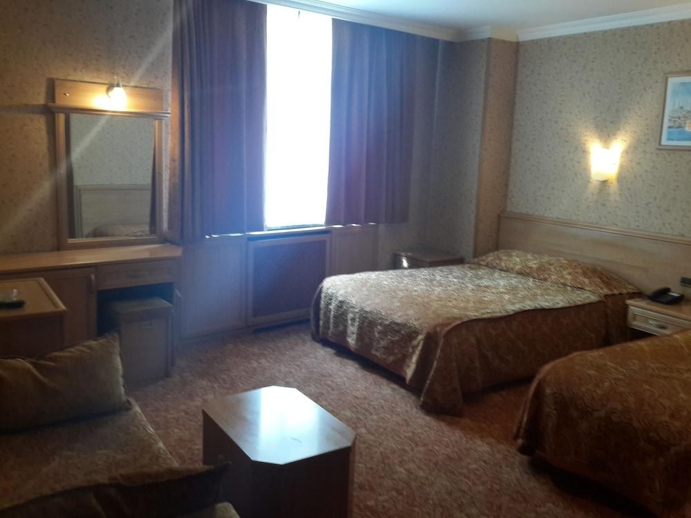 Bristol Hotel photo 1