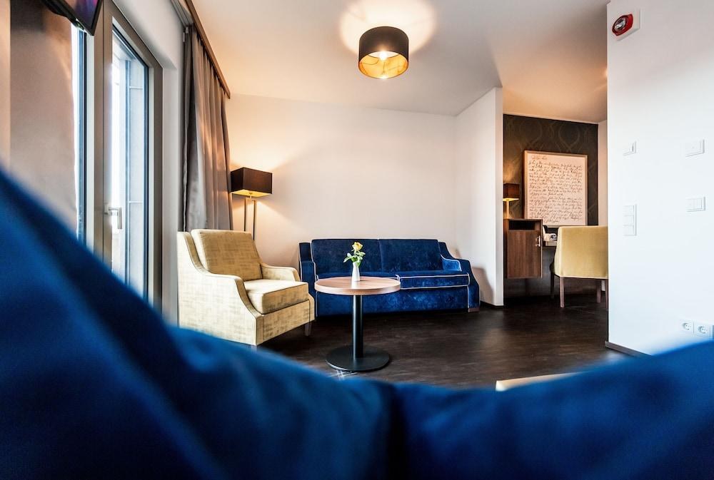 Best Western Plus Royal Suites photo 1