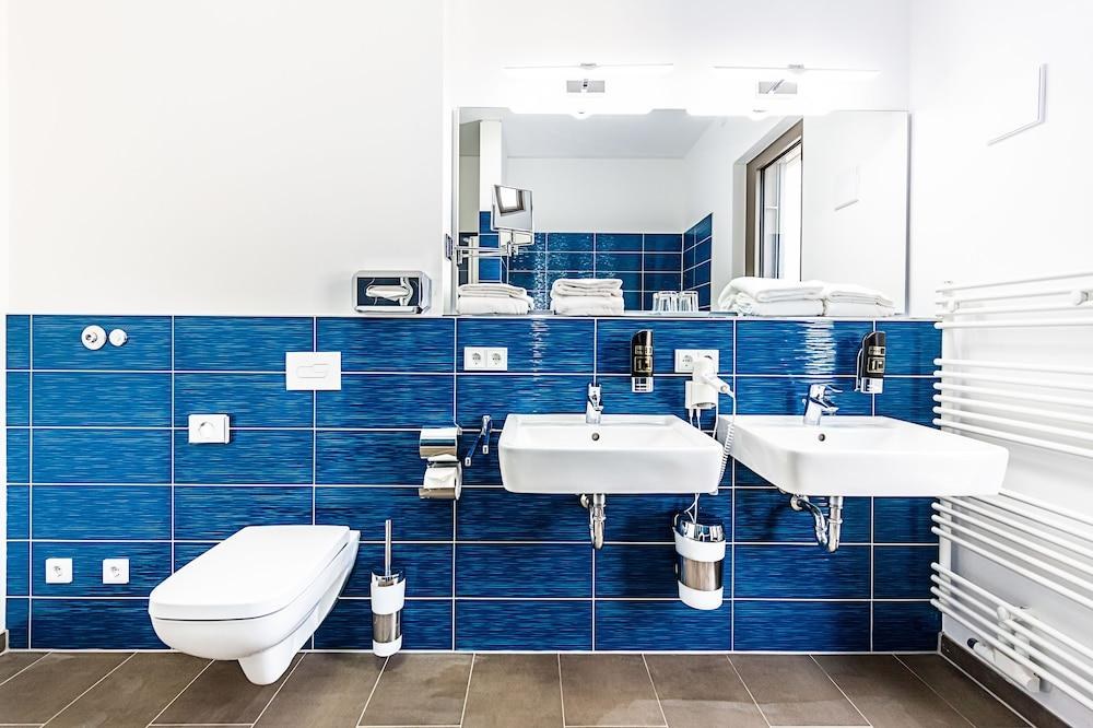 Best Western Plus Royal Suites photo 2