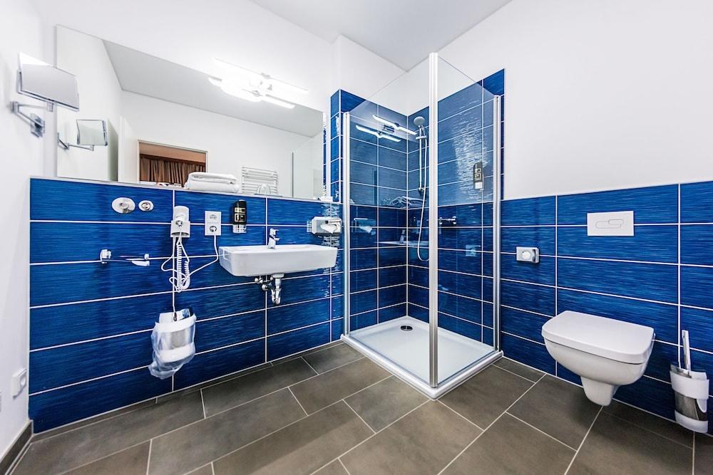 Best Western Plus Royal Suites photo 3