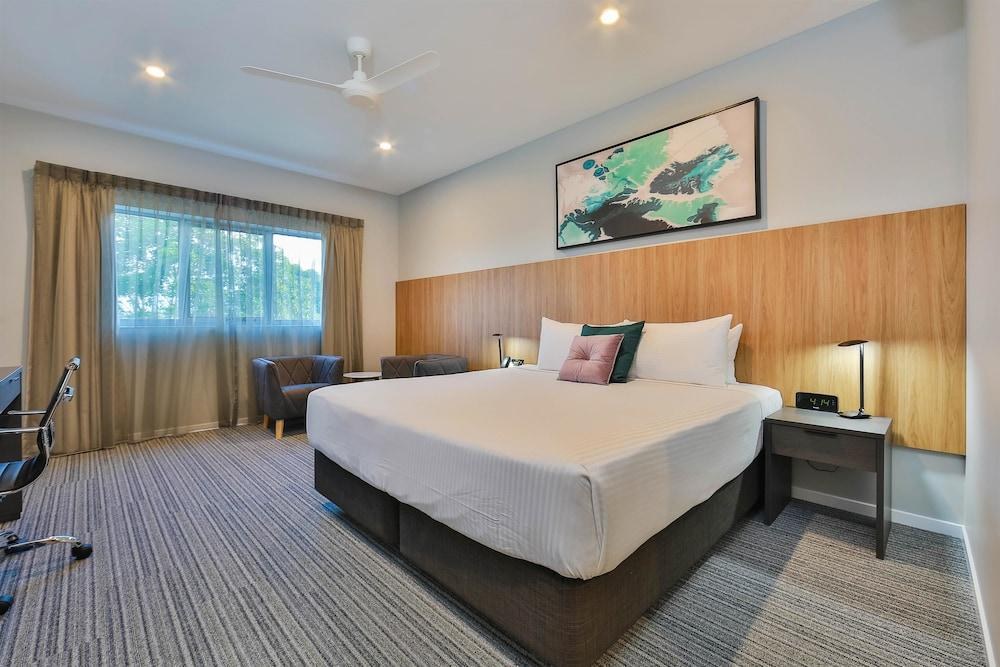 Best Western Plus North Lakes Hotel photo 2