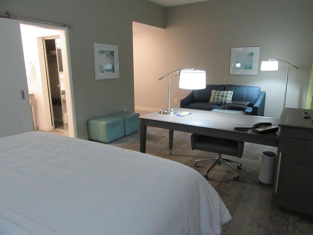 Hampton Inn & Suites Knightdale Raleigh photo 2