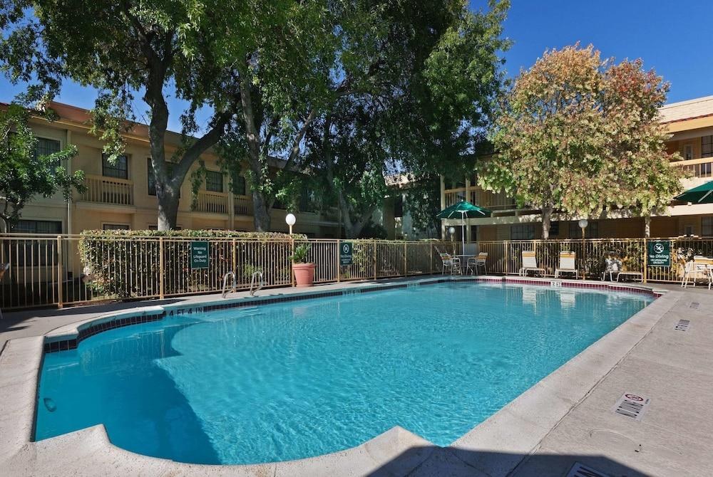 La Quinta Inn Austin Oltorf photo 2