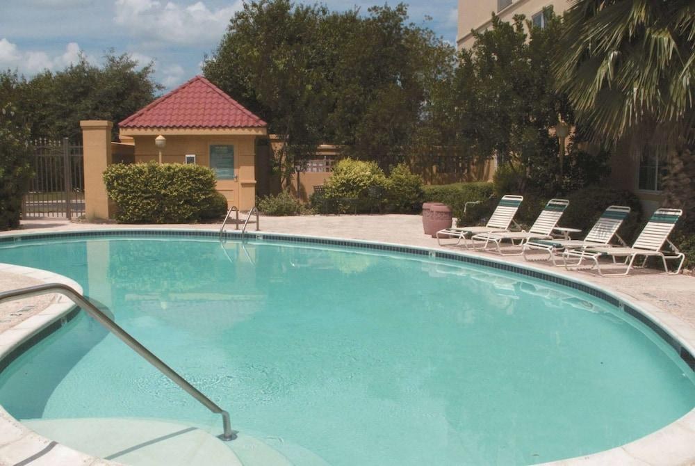 La Quinta Inn & Suites Austin Southwest at Mopac photo 3