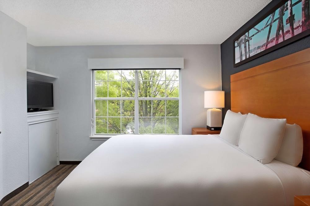 HYATT house Austin/Arboretum photo 2