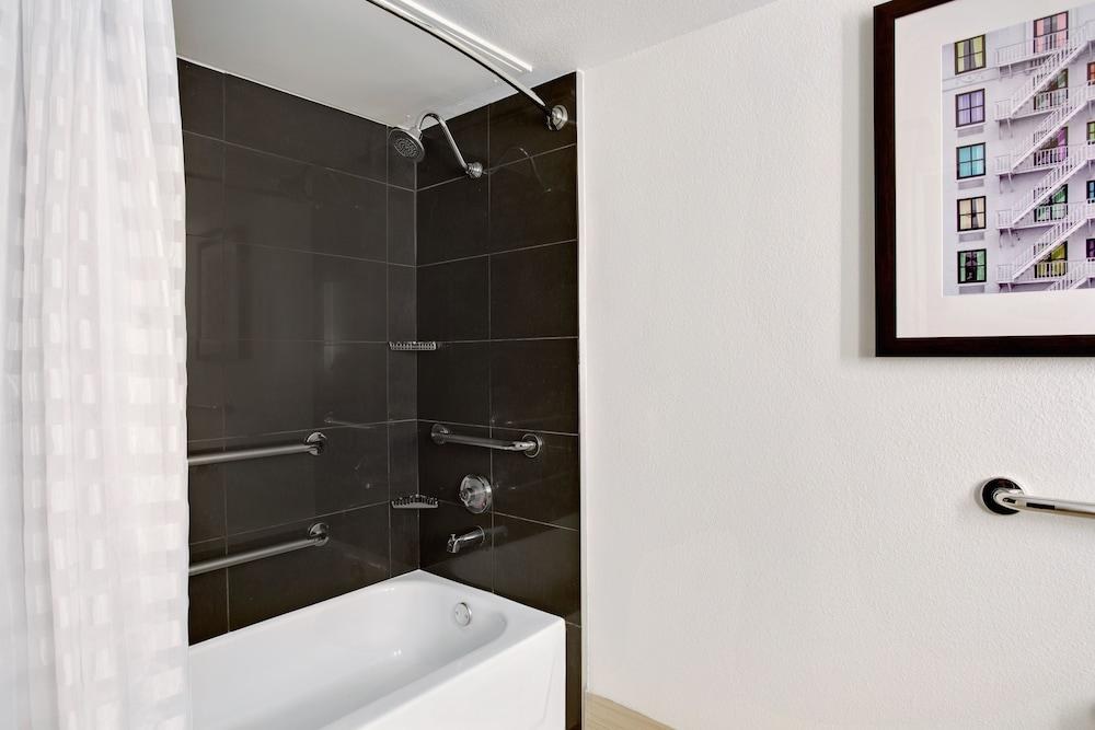 HYATT house Austin/Arboretum photo 3