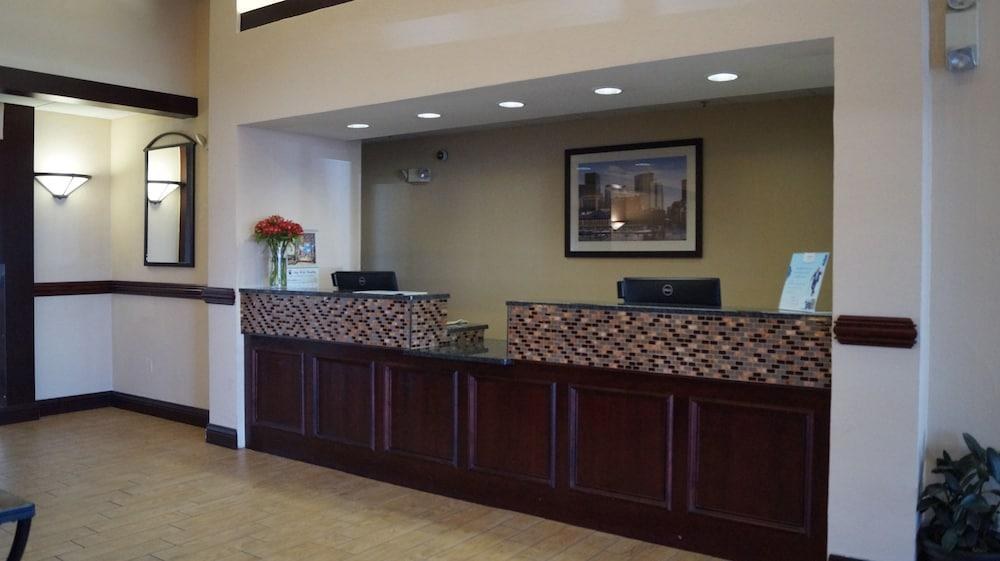 Ramada by Wyndham Denver International Airport photo 4