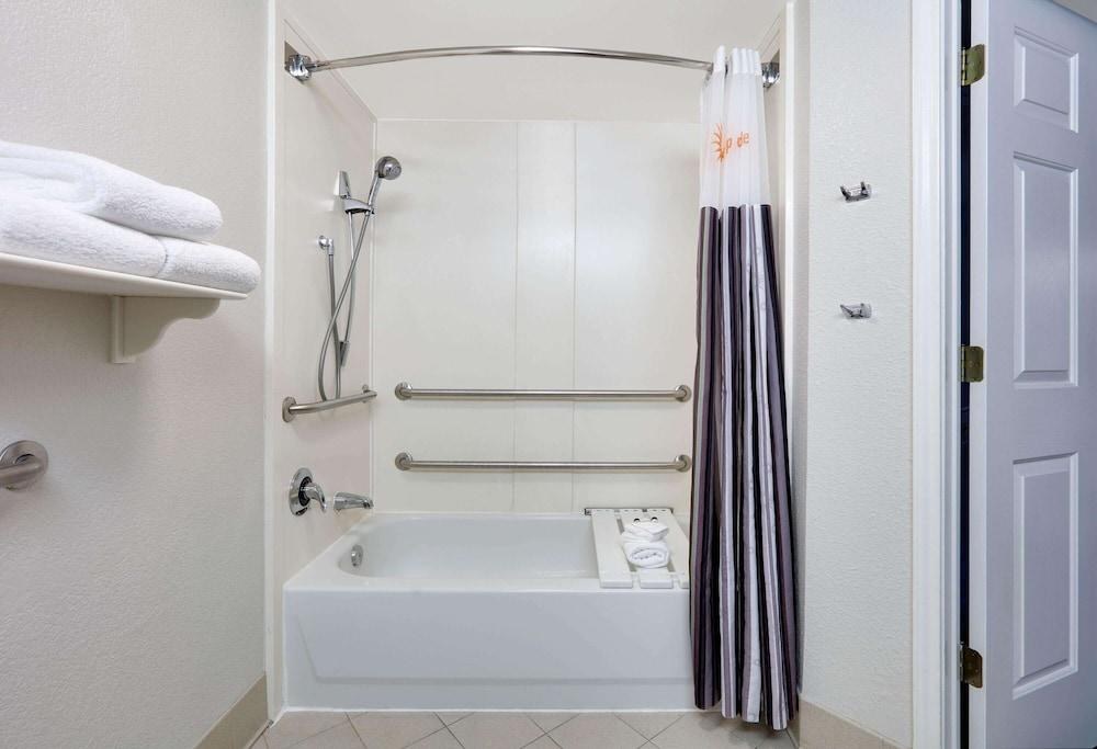 La Quinta Inn & Suites Dallas/North Central photo 4