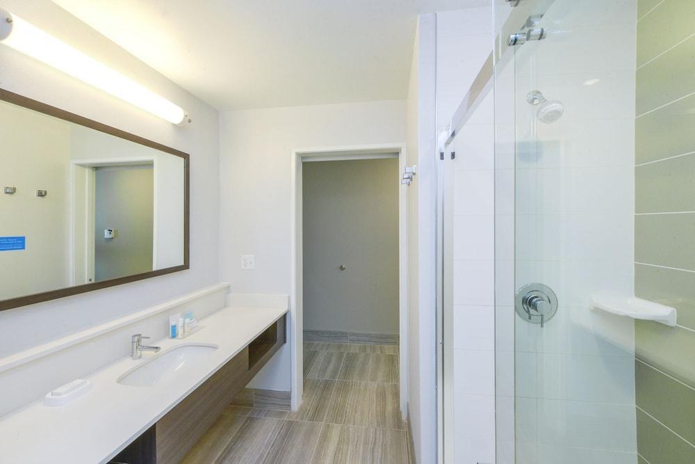 Hampton Inn Lumberton photo 2