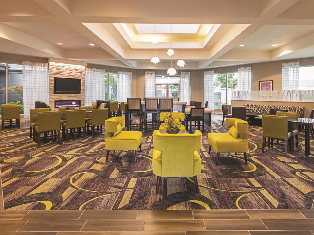 La Quinta Inn & Suites Forth Worth Southwest photo 1