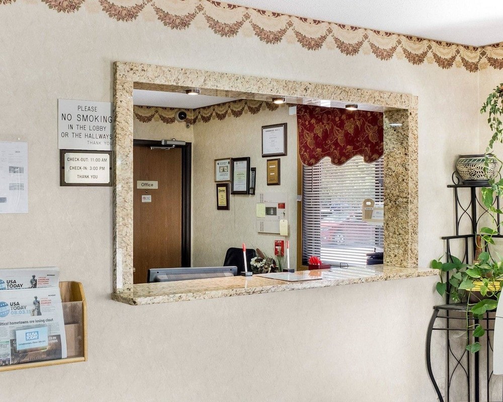 Econo Lodge Grand Forks photo 1