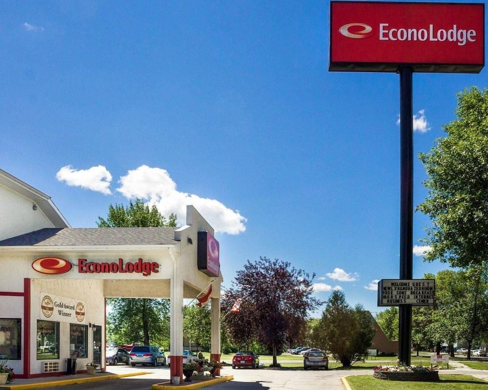 Econo Lodge Grand Forks photo 2