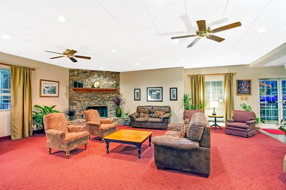 Ramada by Wyndham Pigeon Forge North photo 1