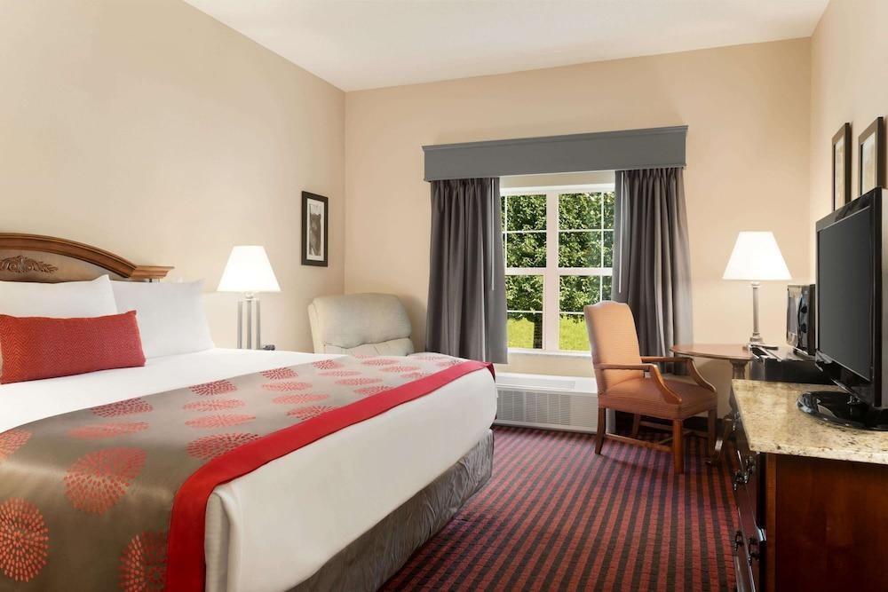 Ramada by Wyndham Pigeon Forge North photo 3
