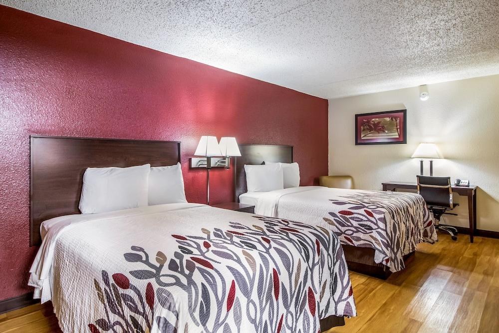 Red Roof Inn Houston East ¿ I-10 photo 4