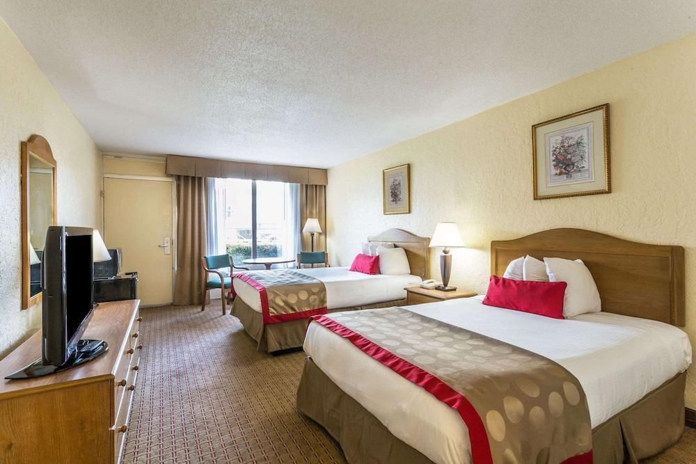Ramada by Wyndham Houma photo 2