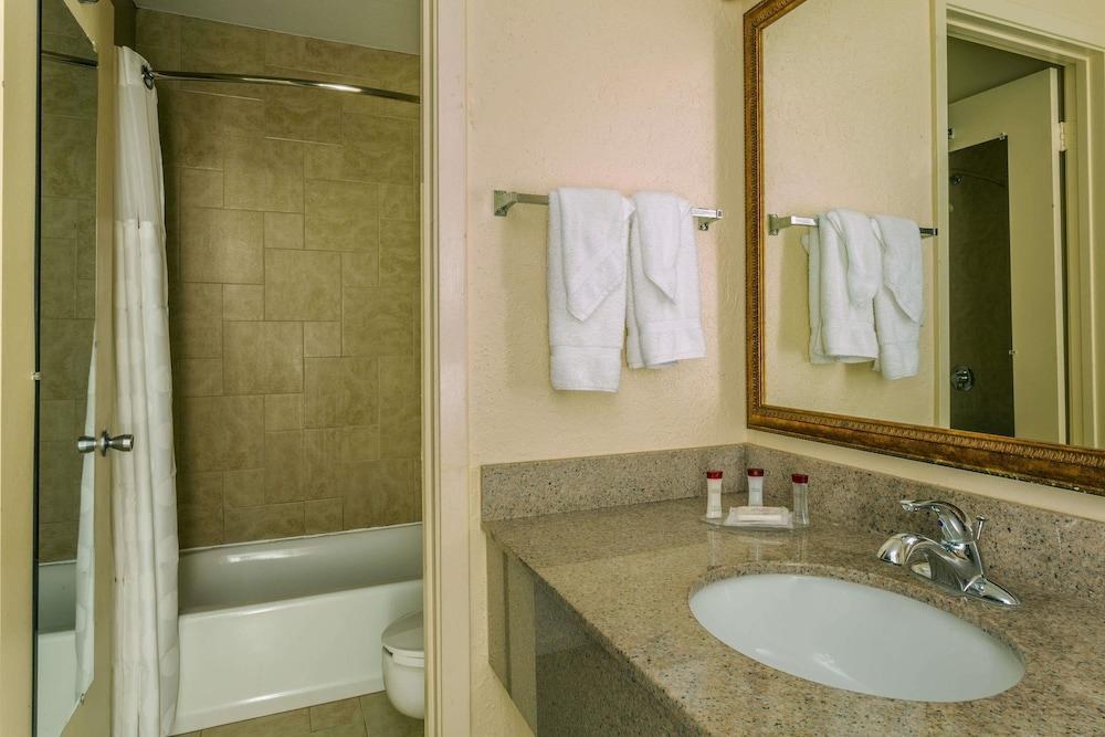 Ramada by Wyndham Houma photo 3