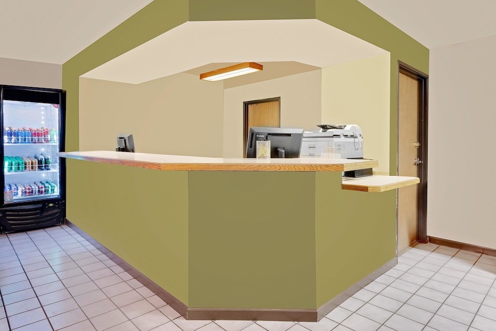 SUPER 8 BY WYNDHAM DENVER CENTRAL photo 1