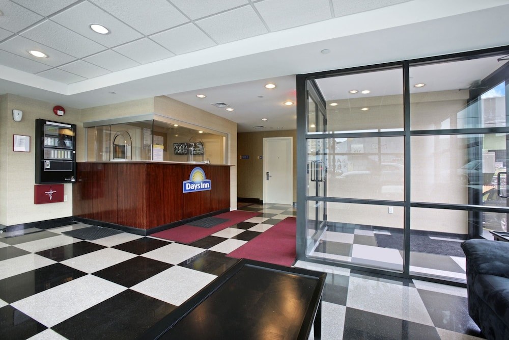 Days Inn by Wyndham Bronx Near Stadium photo 1