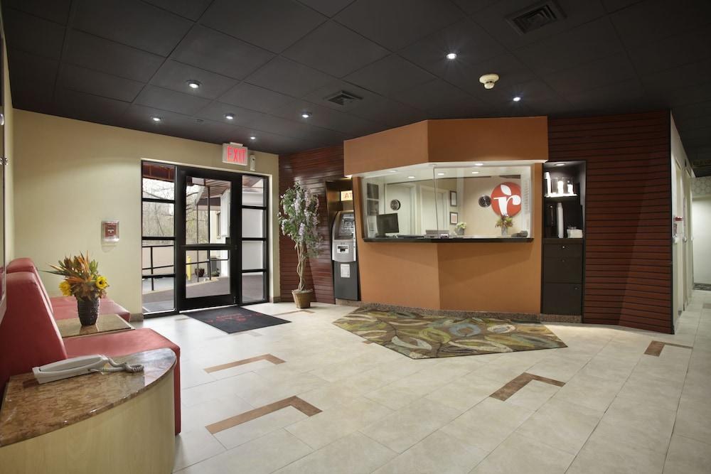 RAMADA BY WYNDHAM BRONX photo 4