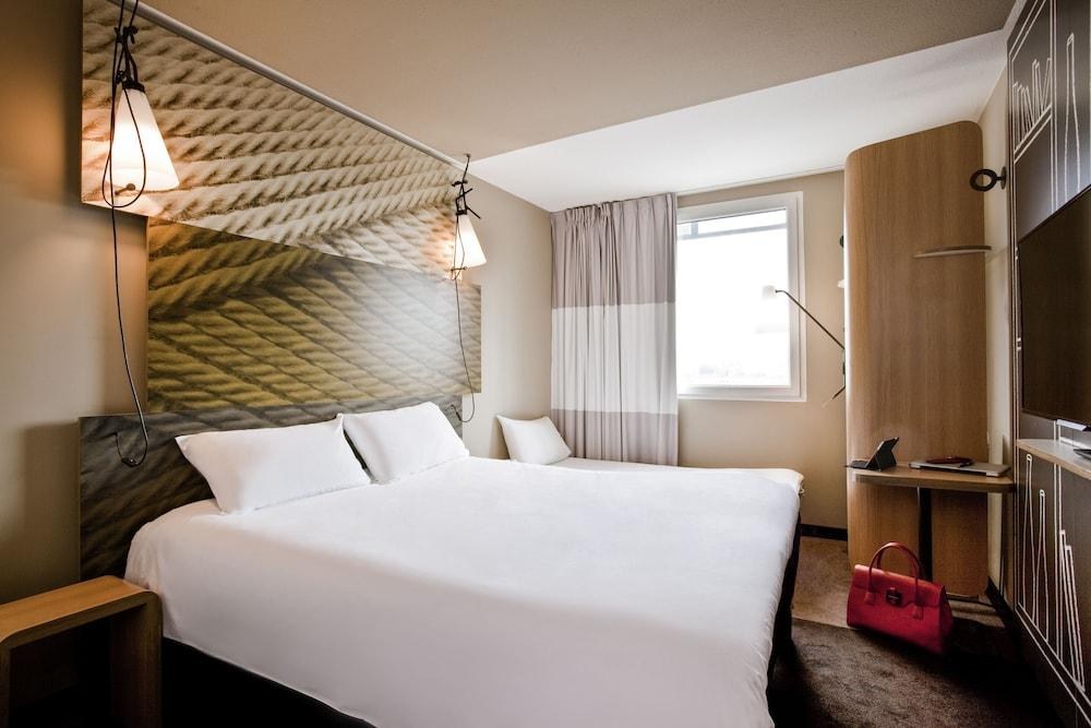Ibis London Docklands Canary Wharf photo 3