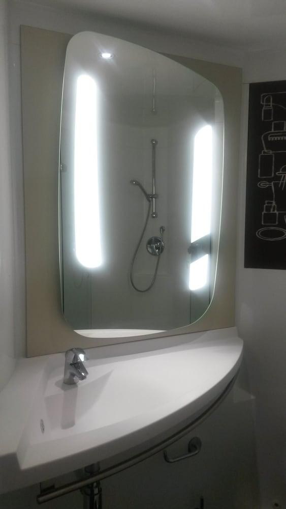 Ibis London Docklands Canary Wharf photo 4