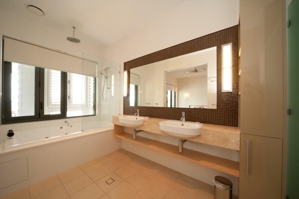 The Boathouse Apartments photo 3