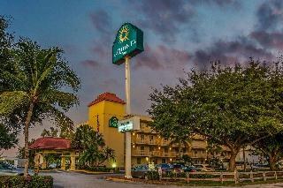 La Quinta Inn West Palm Turnpike photo 2
