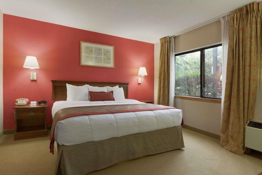 Ramada by Wyndham Raleigh photo 2