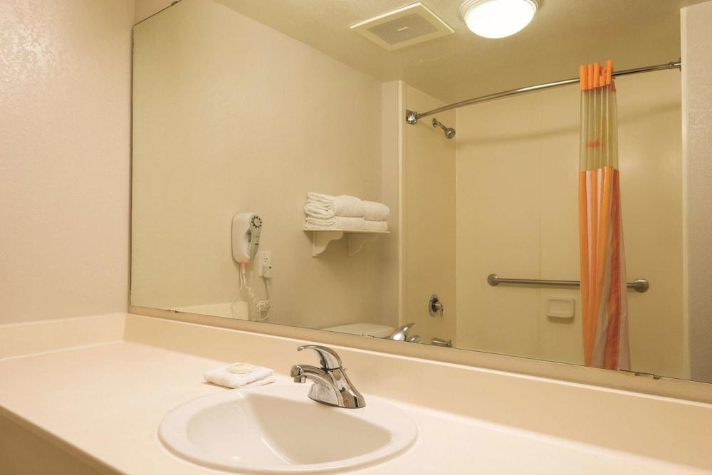 La Quinta Inn and Suites San Antonio Airport photo 4