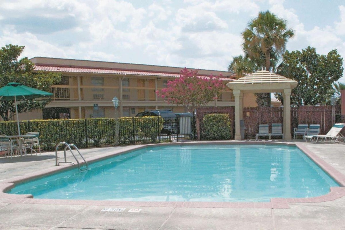 Baymont by Wyndham San Antonio South Park photo 1