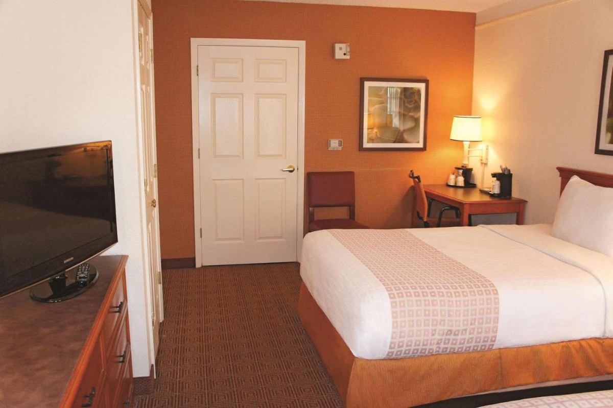 Baymont by Wyndham San Antonio South Park photo 3