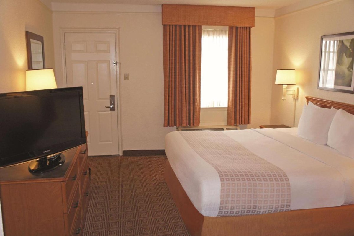 Baymont by Wyndham San Antonio South Park photo 4