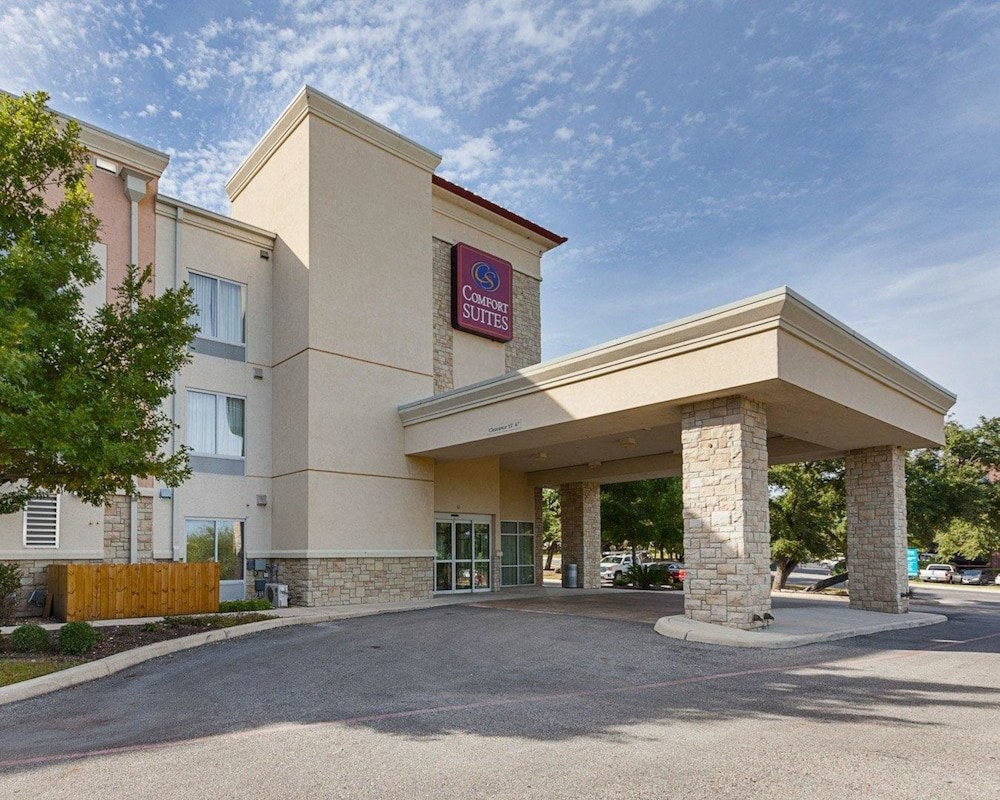 Comfort Suites Medical Center near Six Flag