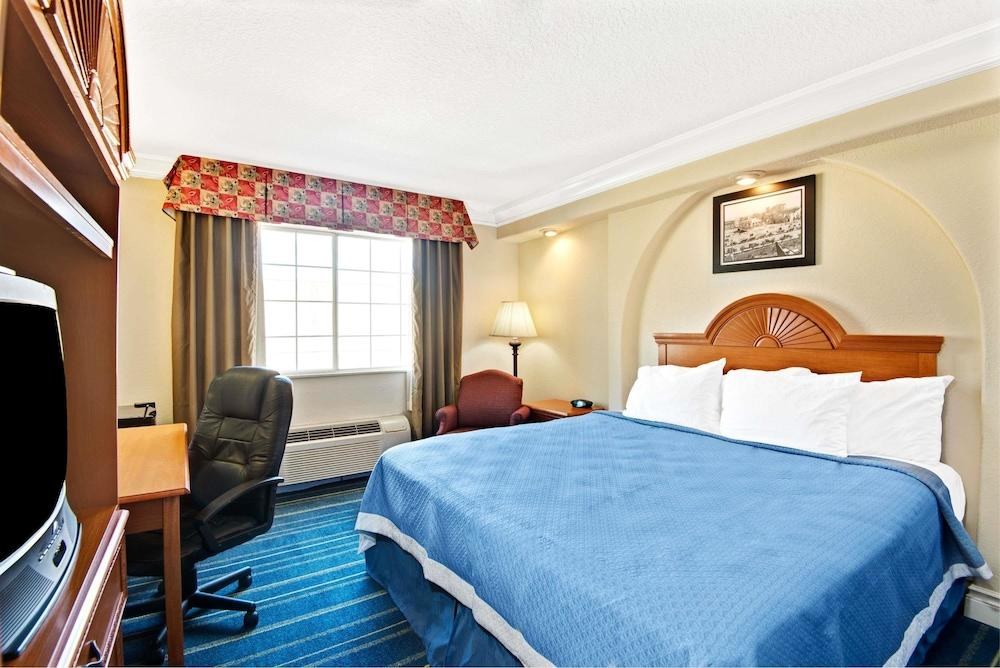 Days Inn by Wyndham San Antonio Airport photo 4