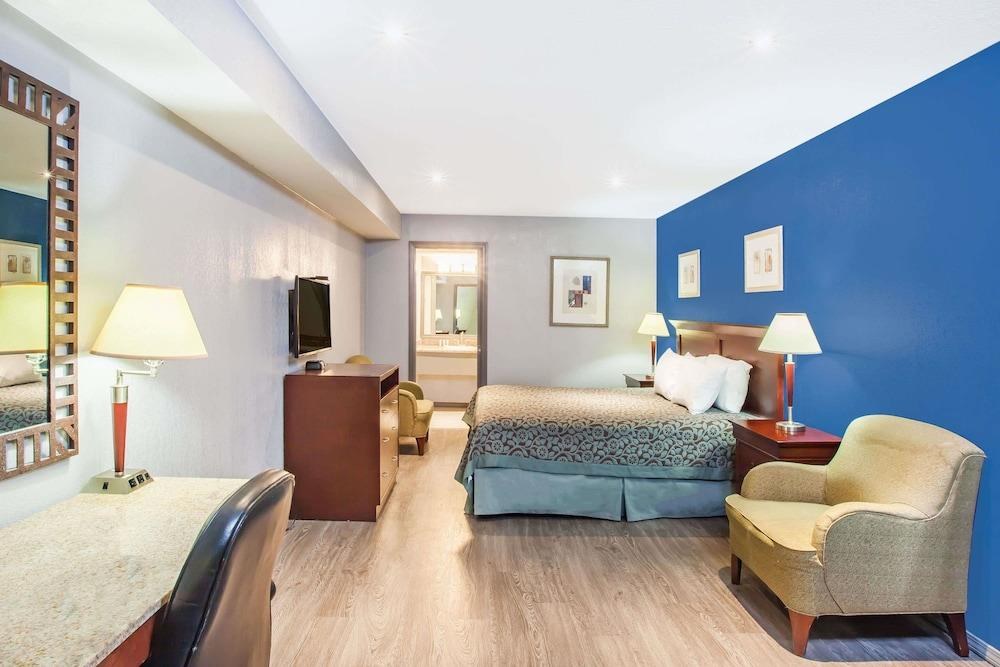 Days Inn by Wyndham San Antonio Alamo/Riverwalk photo 2