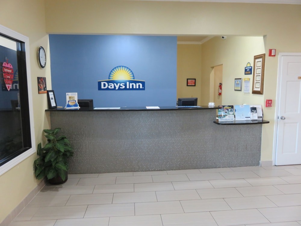 Days Inn by Wyndham San Antonio Northwest/Seaworld photo 1