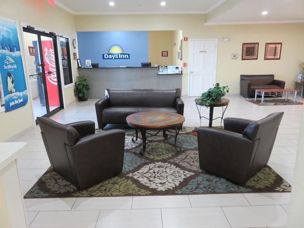 Days Inn by Wyndham San Antonio Northwest/Seaworld photo 3