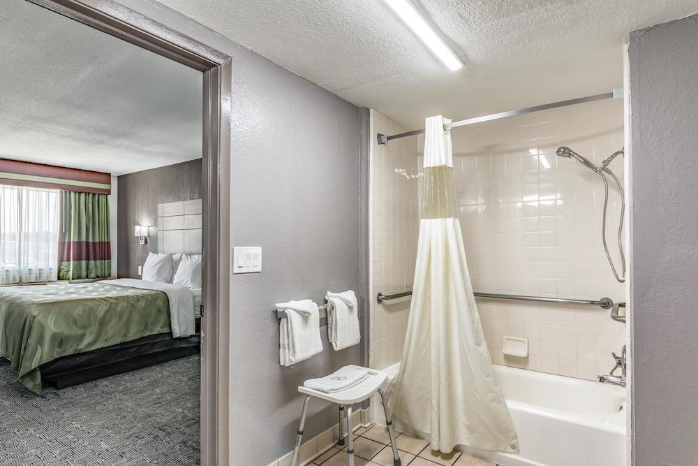 Quality Inn I-10 East near AT&T Center photo 3