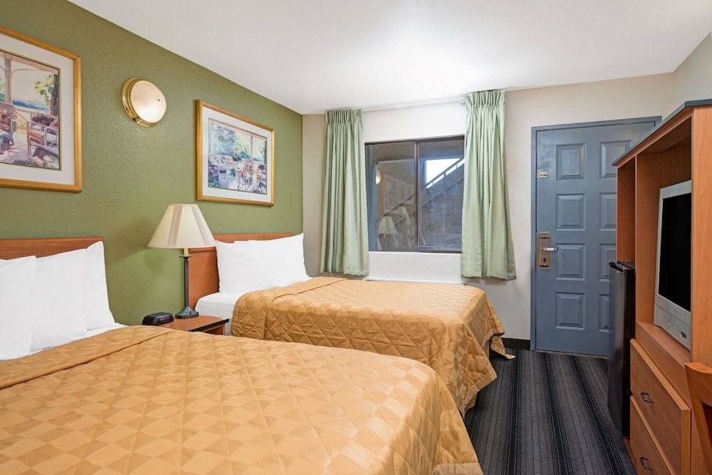 Travelodge by Wyndham Sacramento / Rancho Cordova photo 1