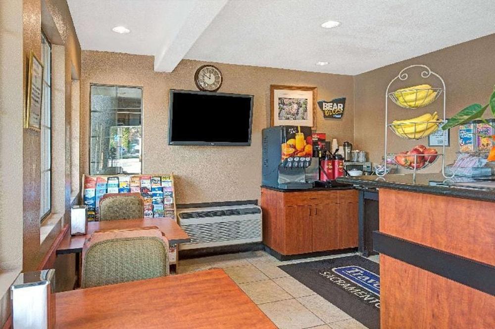 Travelodge by Wyndham Sacramento / Rancho Cordova photo 4