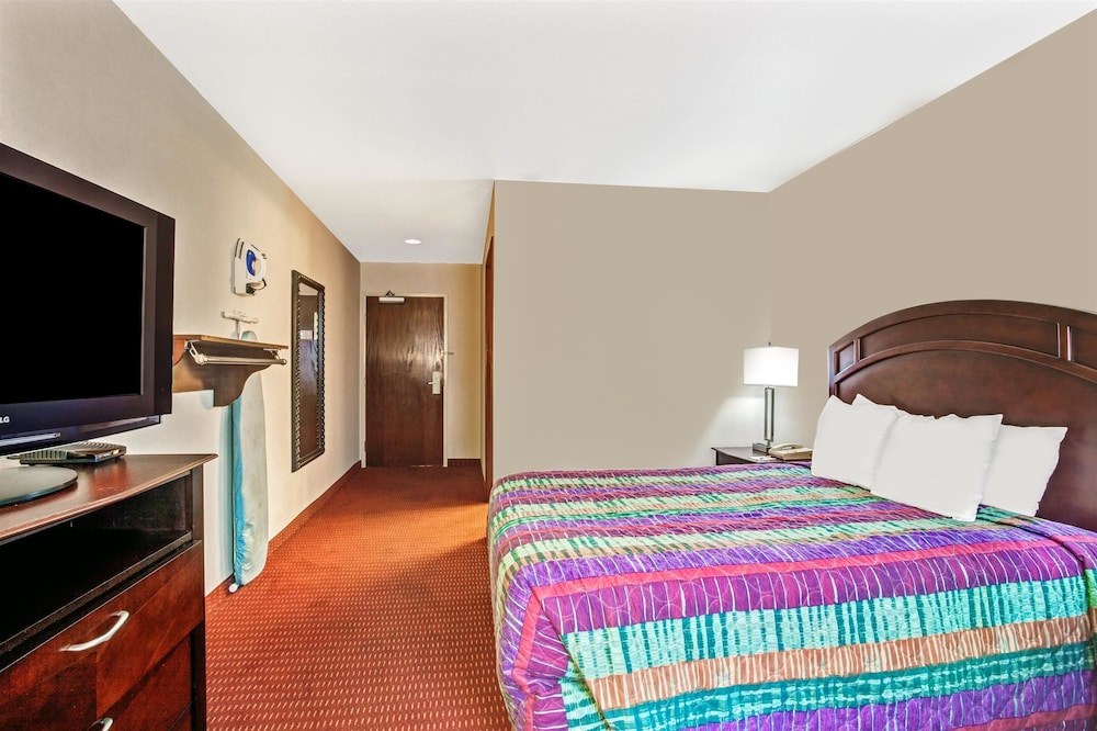 Days Inn by Wyndham Seattle Aurora photo 1