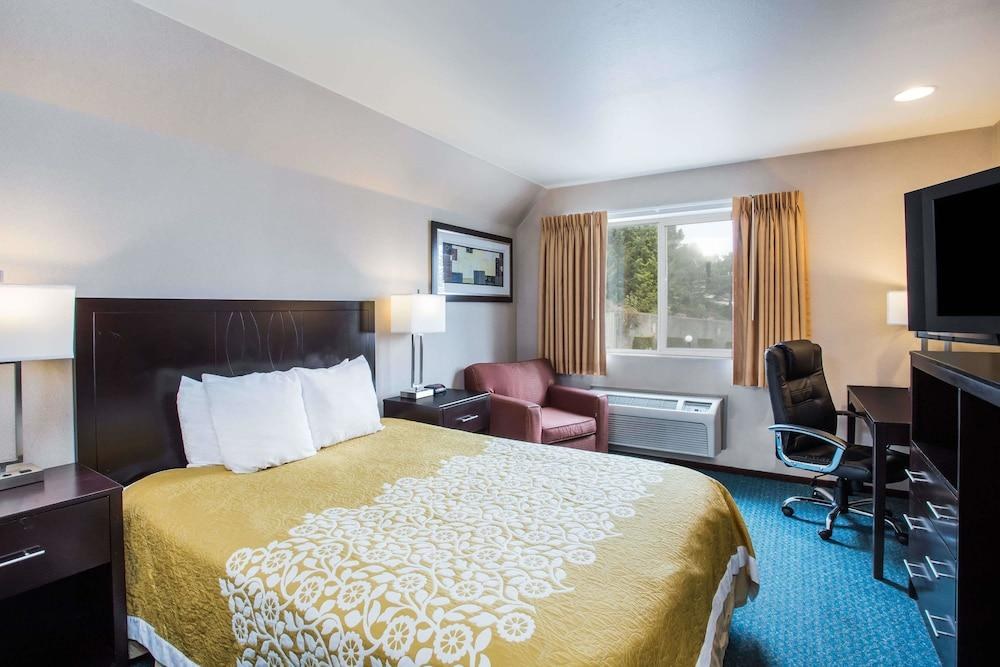 Days Inn by Wyndham Seattle Aurora photo 3