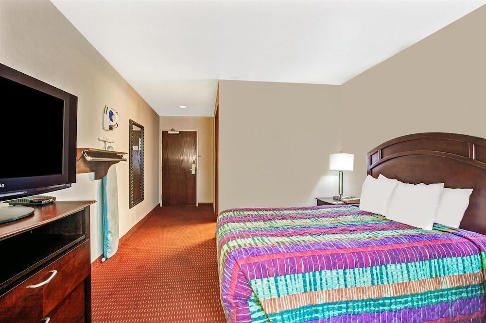 Days Inn by Wyndham Seattle Aurora photo 4