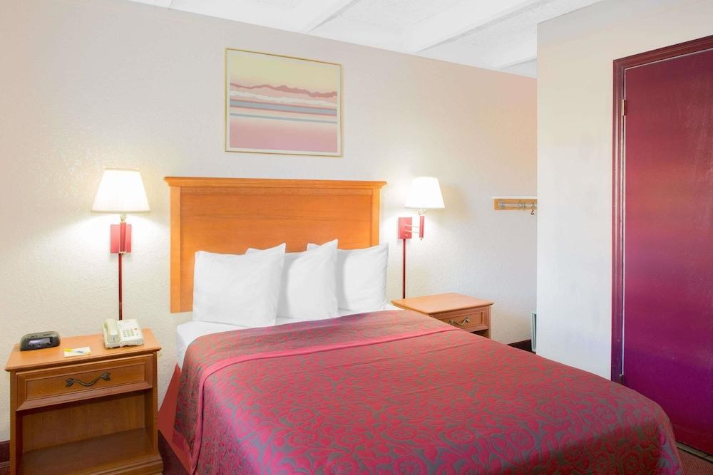 Days Inn by Wyndham Tallahassee University Center photo 4