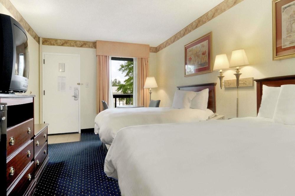 Baymont by Wyndham Tallahassee photo 2