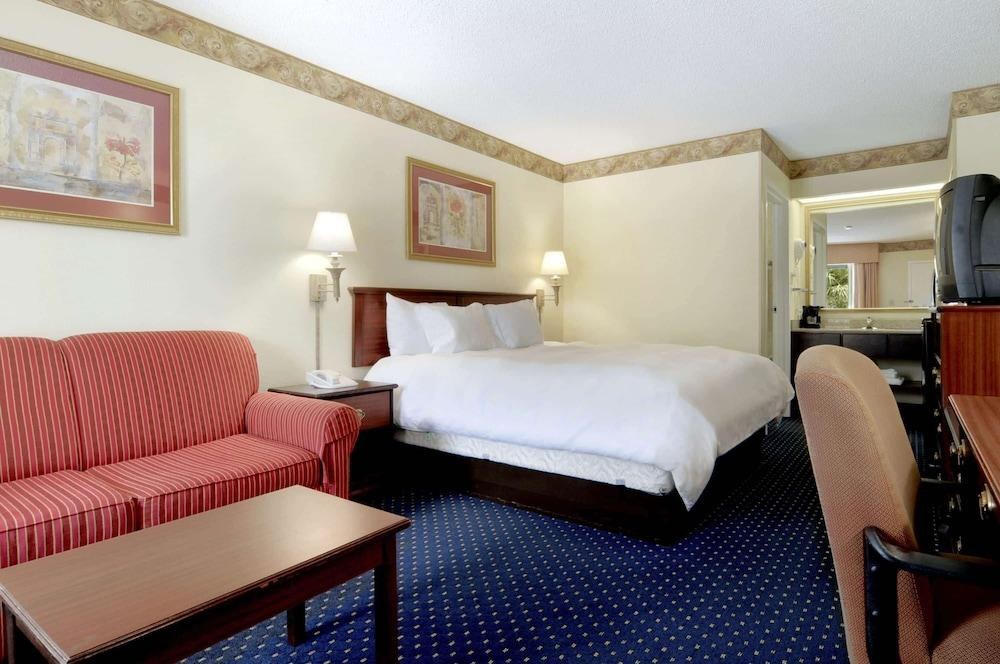 Baymont by Wyndham Tallahassee photo 4