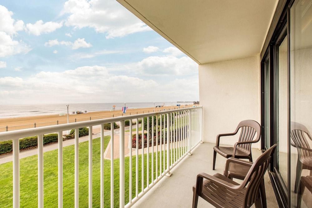Comfort Inn & Suites Oceanfront photo 3