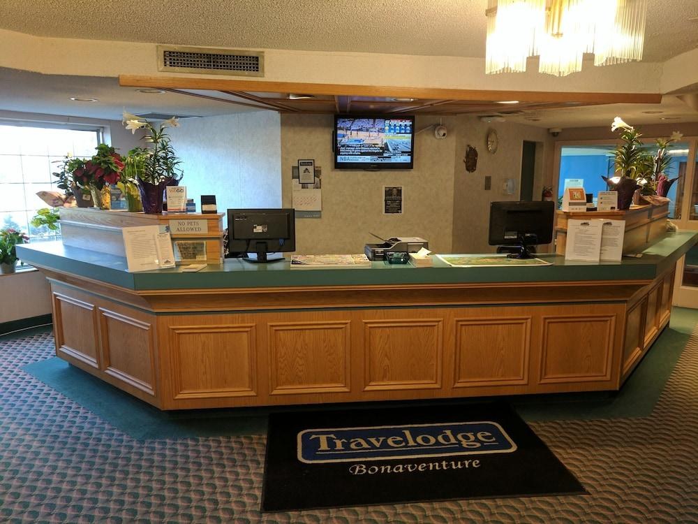 Travelodge by Wyndham Niagara Falls Lundys Lane photo 2